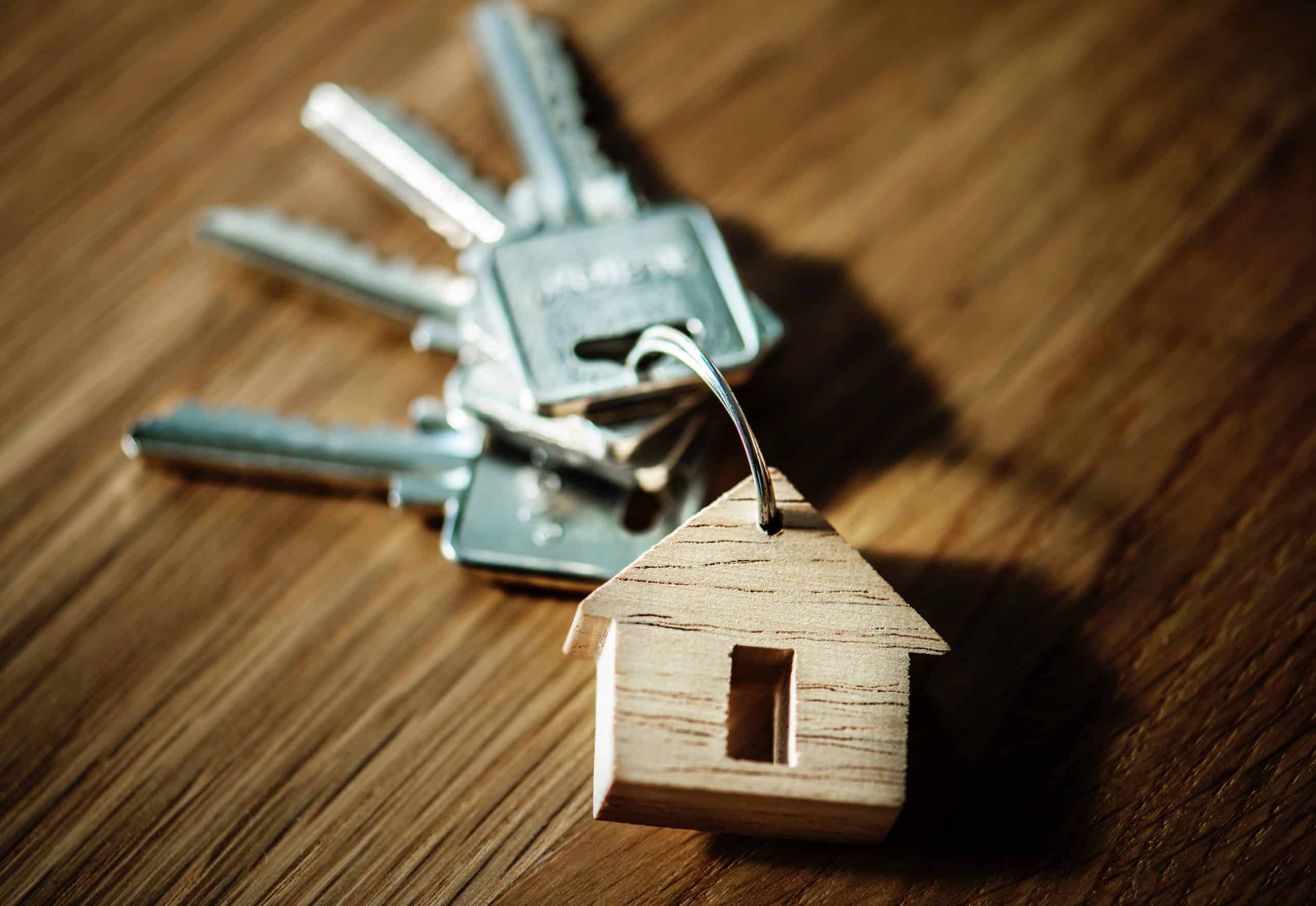 Trousseaux de clés avec porte-clé maison
