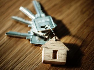 Trousseaux de clés avec porte-clé maison