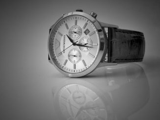 Montre de luxe pour homme achetée d'occasion en très bon état