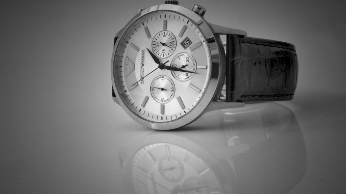 Montre de luxe d'occasion Montre de luxe pour homme achetée d'occasion en très bon état