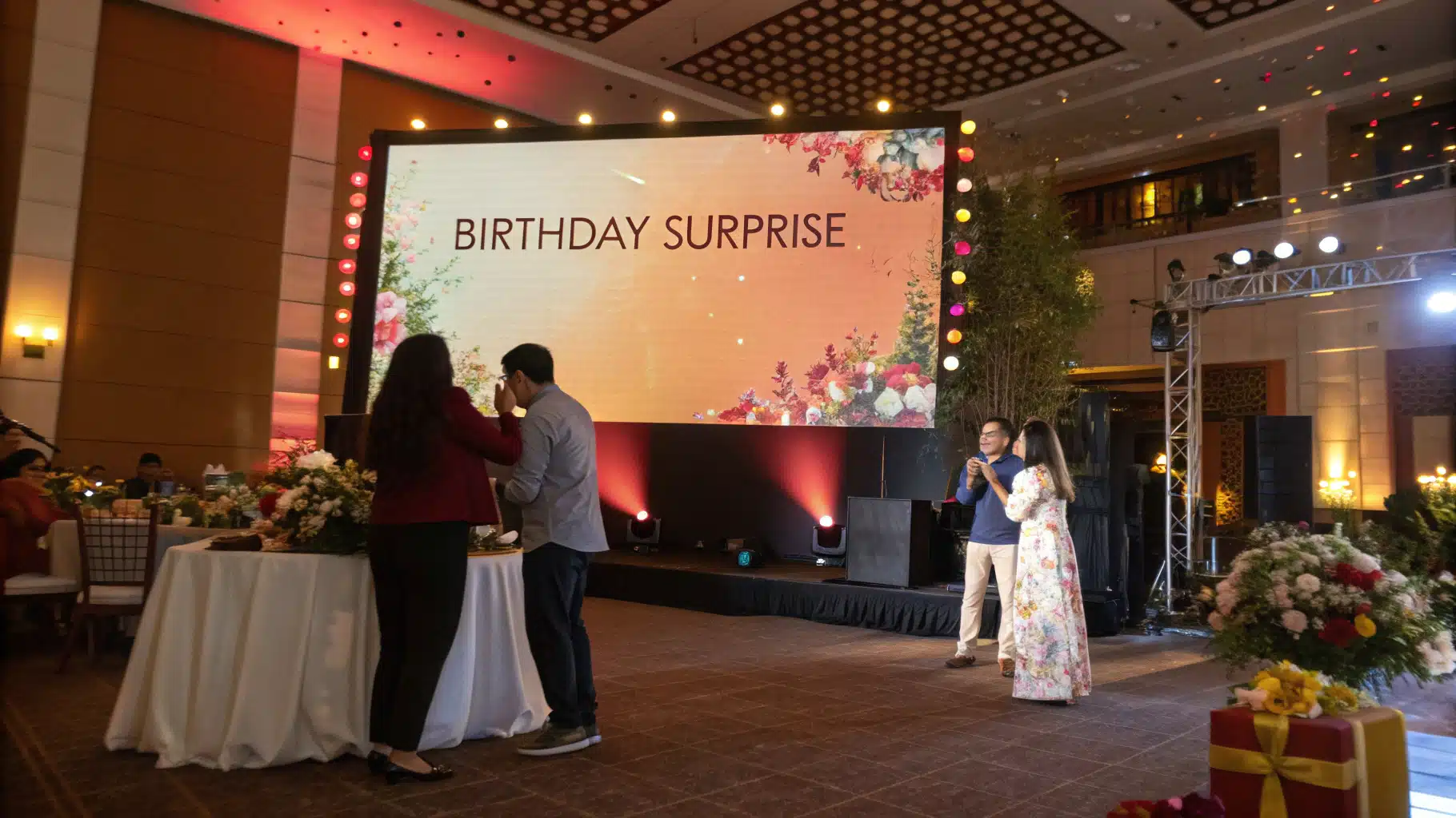 Une surprise d’anniversaire avec un écran géant dévoilant un message touchant, invités émus et ambiance festive.